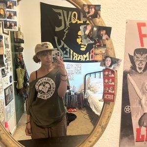 Meet your Posher, Eva